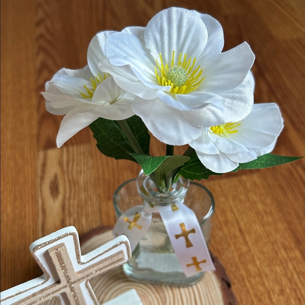 Decorative Cross and Floral Arrangement - Picture 4 of 10
